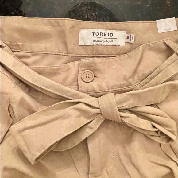 NWT SZ 10 Lined Tie Waist Linen Tan Shorts TORRID - Picture 10 of 13